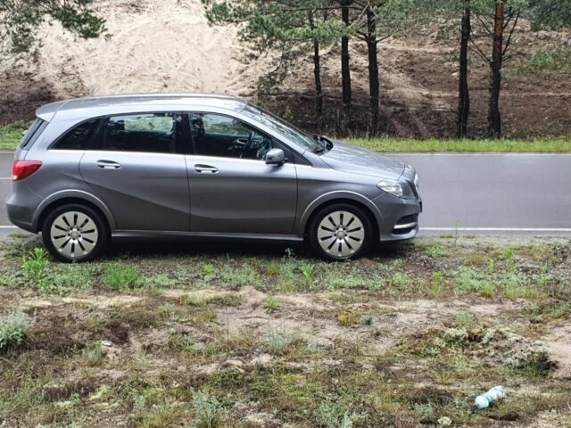 Серый Мерседес 250, объемом двигателя 0 л и пробегом 124 тыс. км за 8900 $, фото 2 на Automoto.ua