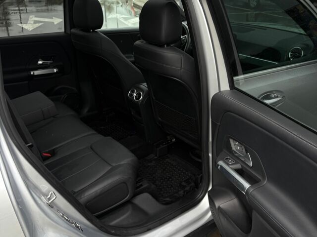 Серый Мерседес 250, объемом двигателя 2 л и пробегом 63 тыс. км за 30900 $, фото 13 на Automoto.ua