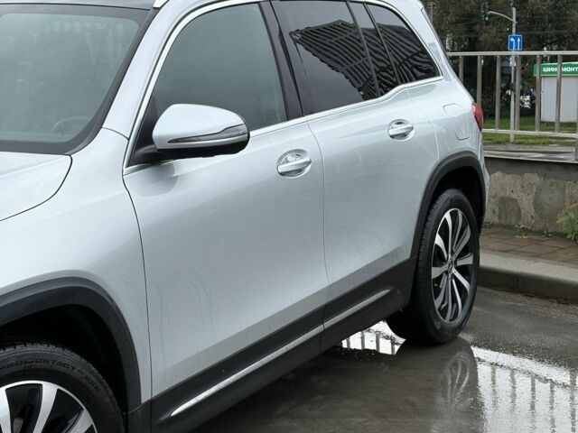 Серый Мерседес 250, объемом двигателя 2 л и пробегом 63 тыс. км за 30900 $, фото 3 на Automoto.ua