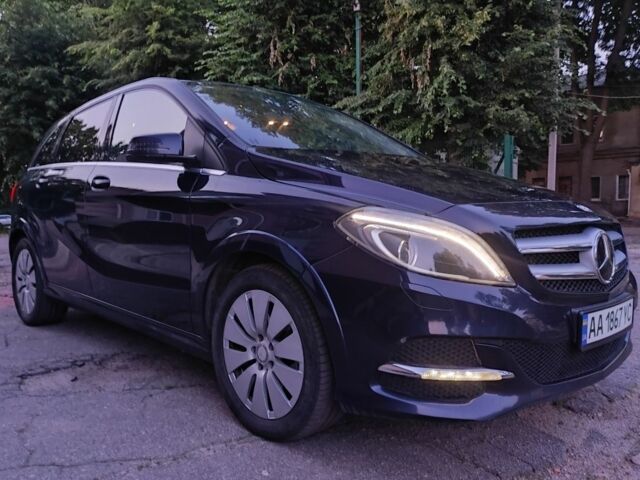 Синий Мерседес 250, объемом двигателя 0 л и пробегом 114 тыс. км за 13300 $, фото 1 на Automoto.ua