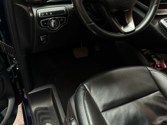 Синий Мерседес 250, объемом двигателя 3 л и пробегом 100 тыс. км за 75500 $, фото 9 на Automoto.ua