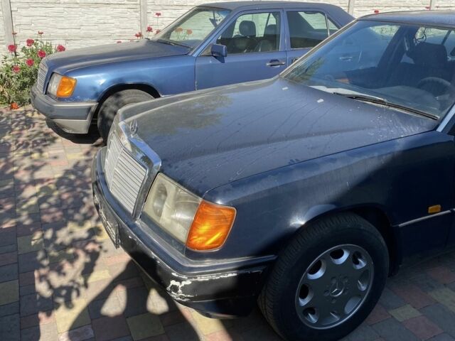 Синій Мерседес 250, об'ємом двигуна 2.5 л та пробігом 400 тис. км за 2699 $, фото 18 на Automoto.ua