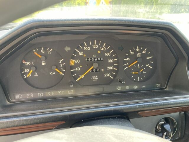 Синій Мерседес 250, об'ємом двигуна 2.5 л та пробігом 400 тис. км за 2699 $, фото 8 на Automoto.ua