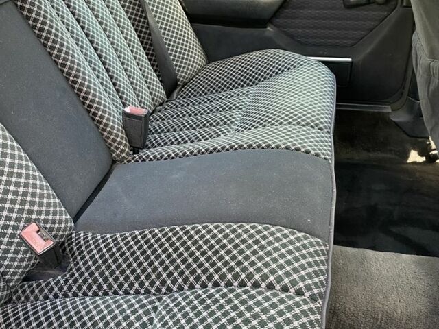 Синій Мерседес 250, об'ємом двигуна 2.5 л та пробігом 400 тис. км за 2699 $, фото 6 на Automoto.ua