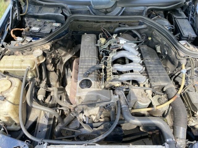 Синій Мерседес 250, об'ємом двигуна 2.5 л та пробігом 400 тис. км за 2699 $, фото 9 на Automoto.ua