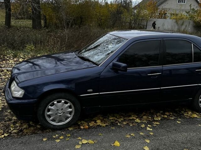 Синій Мерседес 250, об'ємом двигуна 2.5 л та пробігом 500 тис. км за 2999 $, фото 3 на Automoto.ua