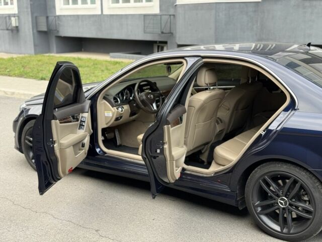 Синий Мерседес 250, объемом двигателя 1.8 л и пробегом 155 тыс. км за 11900 $, фото 13 на Automoto.ua