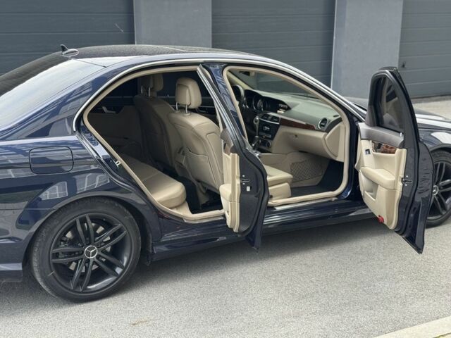 Синий Мерседес 250, объемом двигателя 1.8 л и пробегом 155 тыс. км за 11900 $, фото 18 на Automoto.ua