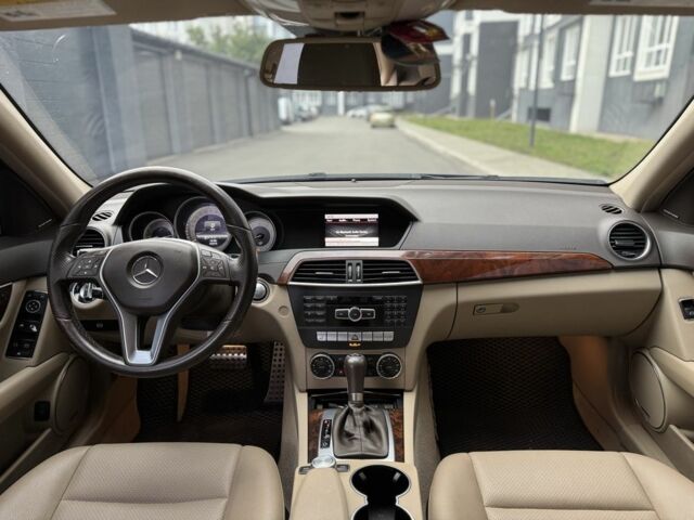 Синий Мерседес 250, объемом двигателя 1.8 л и пробегом 155 тыс. км за 11900 $, фото 15 на Automoto.ua