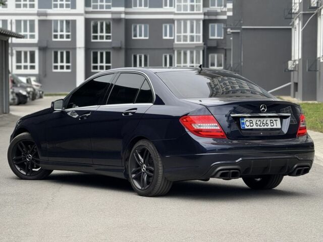 Синий Мерседес 250, объемом двигателя 1.8 л и пробегом 155 тыс. км за 11900 $, фото 3 на Automoto.ua