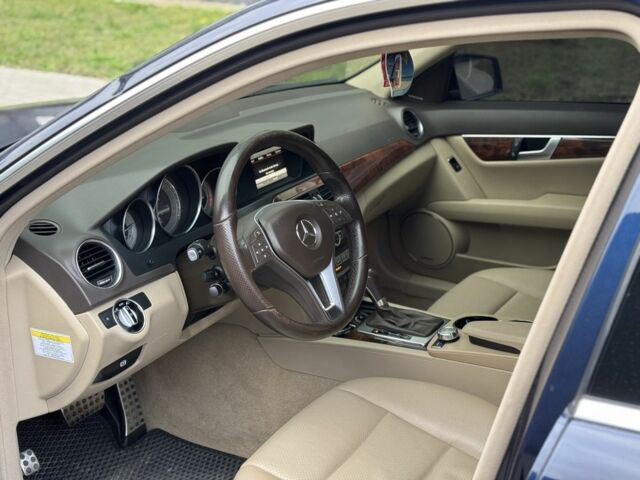 Синий Мерседес 250, объемом двигателя 1.8 л и пробегом 155 тыс. км за 11900 $, фото 12 на Automoto.ua