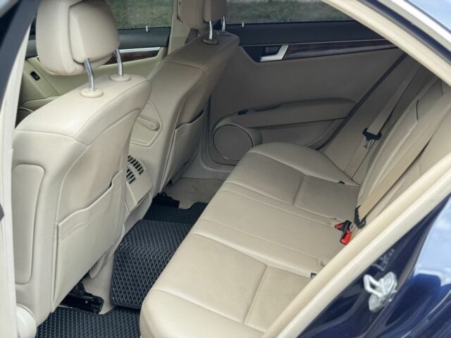 Синий Мерседес 250, объемом двигателя 1.8 л и пробегом 155 тыс. км за 11900 $, фото 16 на Automoto.ua