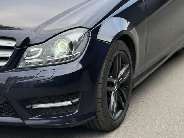 Синий Мерседес 250, объемом двигателя 1.8 л и пробегом 155 тыс. км за 11900 $, фото 6 на Automoto.ua