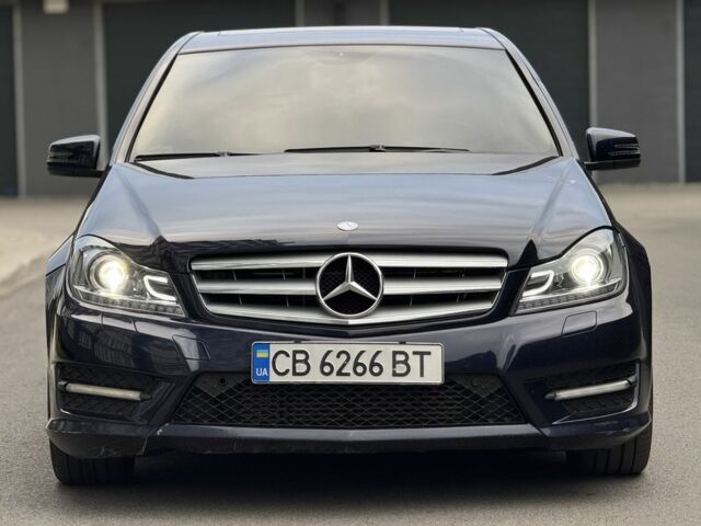 Синий Мерседес 250, объемом двигателя 1.8 л и пробегом 155 тыс. км за 11900 $, фото 5 на Automoto.ua