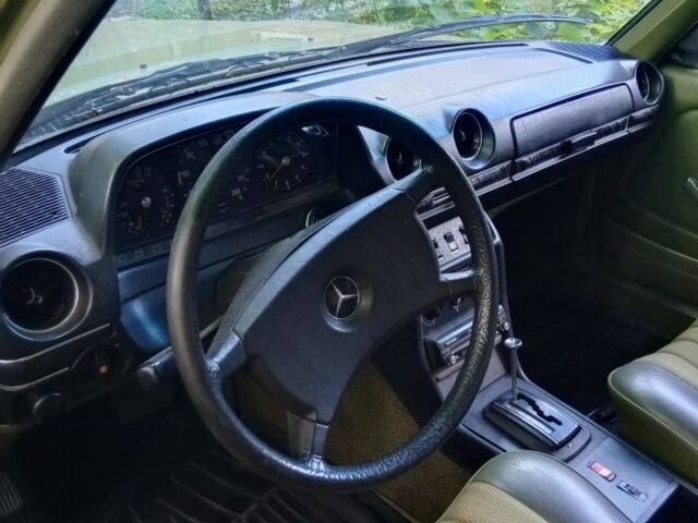 Зелений Мерседес 250, об'ємом двигуна 2.5 л та пробігом 210 тис. км за 3000 $, фото 6 на Automoto.ua