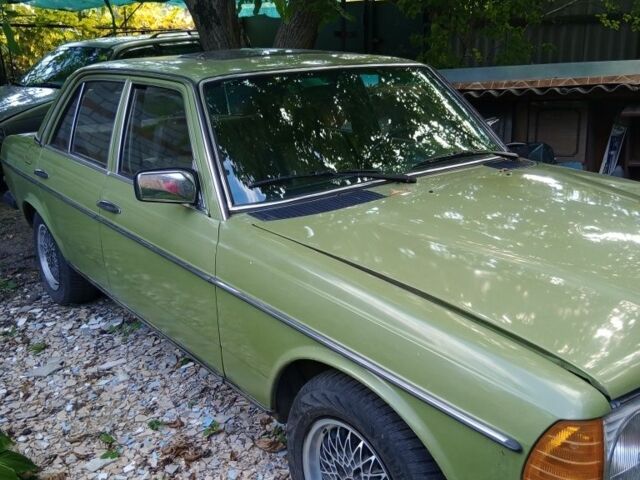 Зелений Мерседес 250, об'ємом двигуна 2.5 л та пробігом 210 тис. км за 3000 $, фото 2 на Automoto.ua