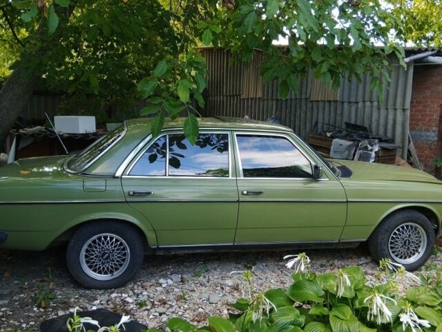 Зелений Мерседес 250, об'ємом двигуна 2.5 л та пробігом 210 тис. км за 3000 $, фото 1 на Automoto.ua