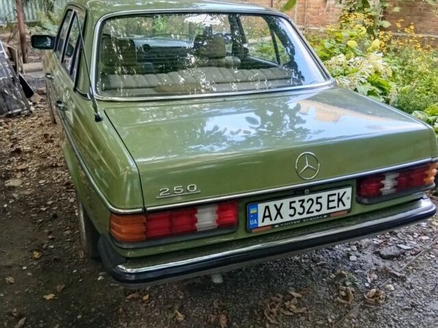 Зелений Мерседес 250, об'ємом двигуна 2.5 л та пробігом 210 тис. км за 3000 $, фото 3 на Automoto.ua