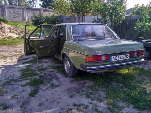 Зелений Мерседес 250, об'ємом двигуна 2.5 л та пробігом 210 тис. км за 3000 $, фото 7 на Automoto.ua