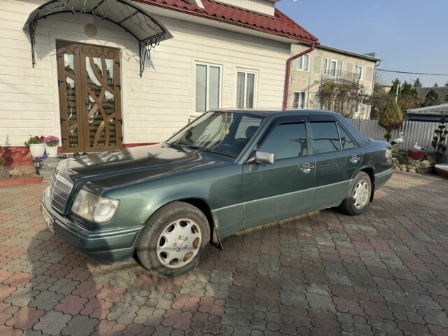 Зелений Мерседес 250, об'ємом двигуна 2.5 л та пробігом 635 тис. км за 3400 $, фото 4 на Automoto.ua