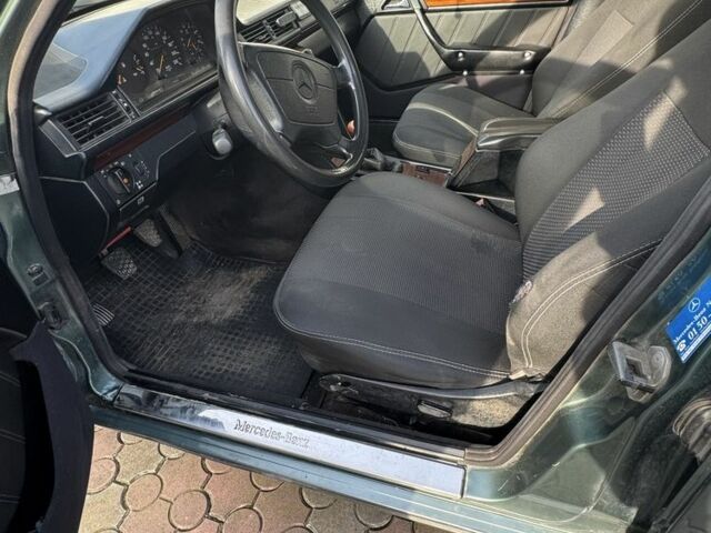 Зелений Мерседес 250, об'ємом двигуна 2.5 л та пробігом 635 тис. км за 3400 $, фото 7 на Automoto.ua