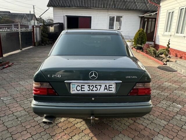 Зелений Мерседес 250, об'ємом двигуна 2.5 л та пробігом 635 тис. км за 3400 $, фото 2 на Automoto.ua