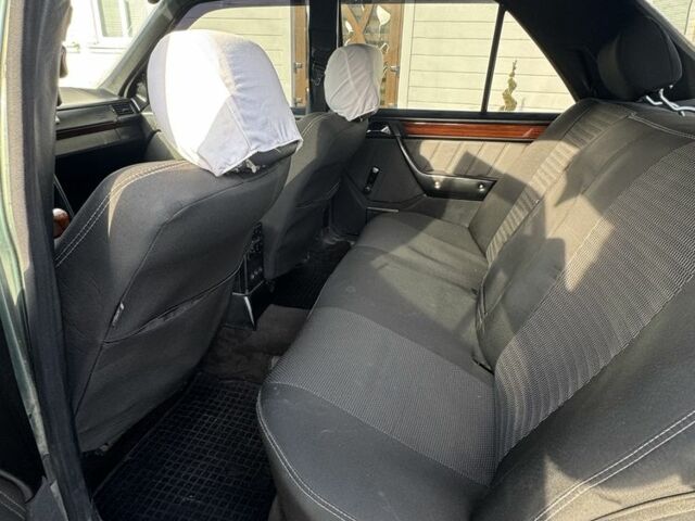 Зелений Мерседес 250, об'ємом двигуна 2.5 л та пробігом 635 тис. км за 3400 $, фото 5 на Automoto.ua