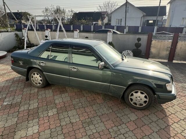 Зелений Мерседес 250, об'ємом двигуна 2.5 л та пробігом 635 тис. км за 3400 $, фото 3 на Automoto.ua