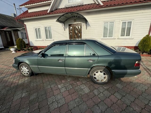 Зелений Мерседес 250, об'ємом двигуна 2.5 л та пробігом 635 тис. км за 3400 $, фото 1 на Automoto.ua