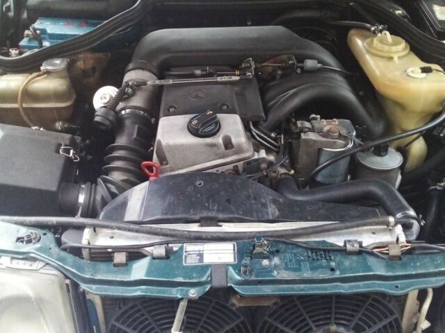 Зелений Мерседес 250, об'ємом двигуна 2.5 л та пробігом 299 тис. км за 4875 $, фото 8 на Automoto.ua