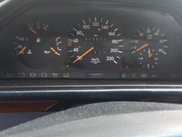 Зелений Мерседес 250, об'ємом двигуна 2.5 л та пробігом 299 тис. км за 4875 $, фото 18 на Automoto.ua