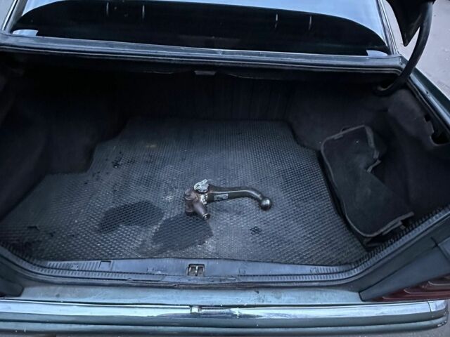 Зеленый Мерседес 250, объемом двигателя 2.5 л и пробегом 380 тыс. км за 1779 $, фото 3 на Automoto.ua