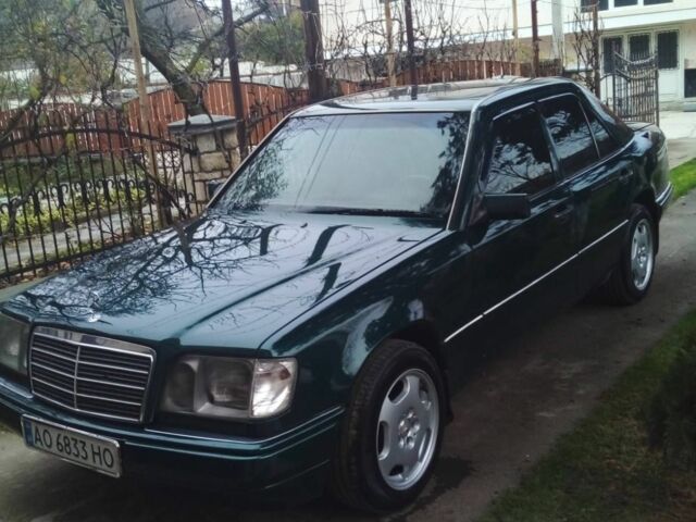 Зелений Мерседес 250, об'ємом двигуна 2.5 л та пробігом 299 тис. км за 4875 $, фото 1 на Automoto.ua