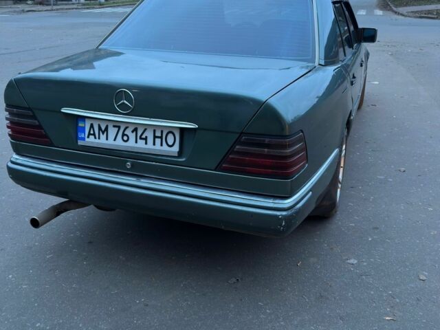 Зеленый Мерседес 250, объемом двигателя 2.5 л и пробегом 380 тыс. км за 1779 $, фото 6 на Automoto.ua
