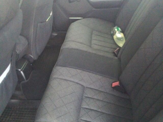 Зелений Мерседес 250, об'ємом двигуна 2.5 л та пробігом 299 тис. км за 4875 $, фото 5 на Automoto.ua