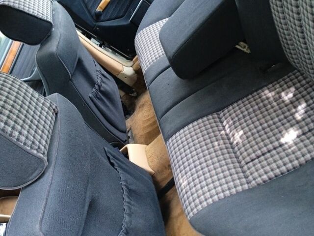 Белый Мерседес 260, объемом двигателя 2.6 л и пробегом 420 тыс. км за 1400 $, фото 7 на Automoto.ua