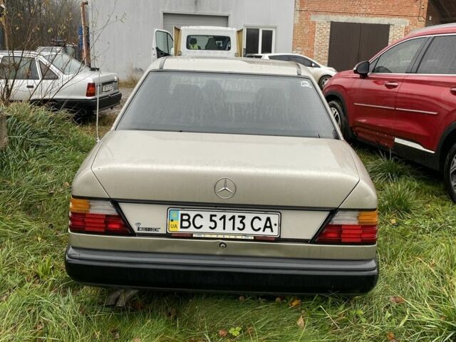 Бежевий Мерседес 260, об'ємом двигуна 2.6 л та пробігом 3 тис. км за 1000 $, фото 7 на Automoto.ua