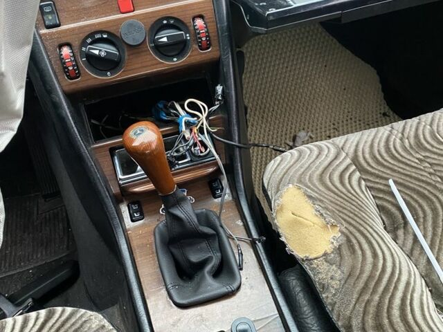 Бежевий Мерседес 260, об'ємом двигуна 2.6 л та пробігом 3 тис. км за 1000 $, фото 3 на Automoto.ua