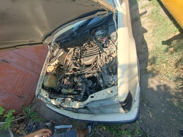 Бежевий Мерседес 260, об'ємом двигуна 2.6 л та пробігом 300 тис. км за 1184 $, фото 2 на Automoto.ua