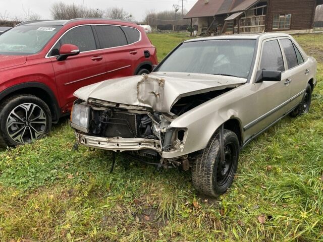 Бежевий Мерседес 260, об'ємом двигуна 2.6 л та пробігом 3 тис. км за 1000 $, фото 1 на Automoto.ua