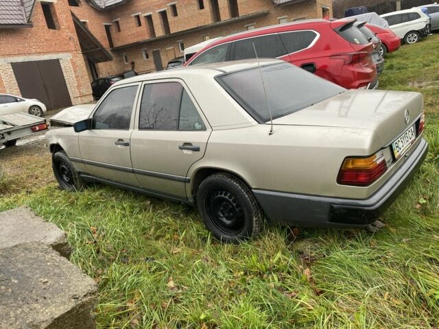 Бежевий Мерседес 260, об'ємом двигуна 2.6 л та пробігом 3 тис. км за 1000 $, фото 5 на Automoto.ua