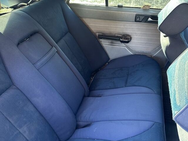 Чорний Мерседес 260, об'ємом двигуна 2.6 л та пробігом 450 тис. км за 2500 $, фото 6 на Automoto.ua