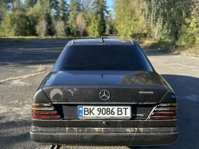 Чорний Мерседес 260, об'ємом двигуна 2.6 л та пробігом 450 тис. км за 2500 $, фото 3 на Automoto.ua