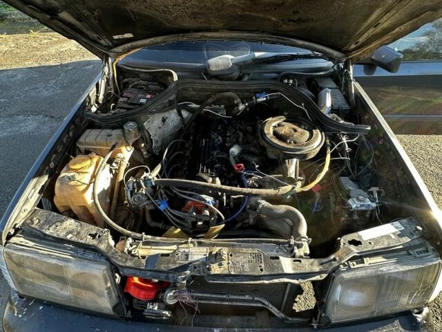 Чорний Мерседес 260, об'ємом двигуна 2.6 л та пробігом 450 тис. км за 2500 $, фото 7 на Automoto.ua