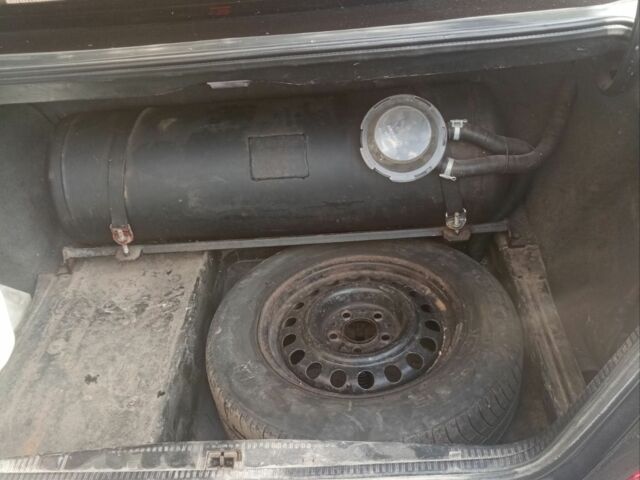 Черный Мерседес 260, объемом двигателя 2.6 л и пробегом 410 тыс. км за 2000 $, фото 7 на Automoto.ua