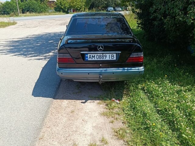 Черный Мерседес 260, объемом двигателя 2.6 л и пробегом 551 тыс. км за 3200 $, фото 2 на Automoto.ua