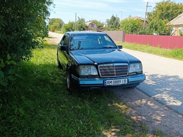 Черный Мерседес 260, объемом двигателя 2.6 л и пробегом 551 тыс. км за 3200 $, фото 4 на Automoto.ua