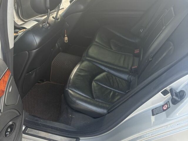 Серый Мерседес 260, объемом двигателя 2.6 л и пробегом 300 тыс. км за 6800 $, фото 7 на Automoto.ua