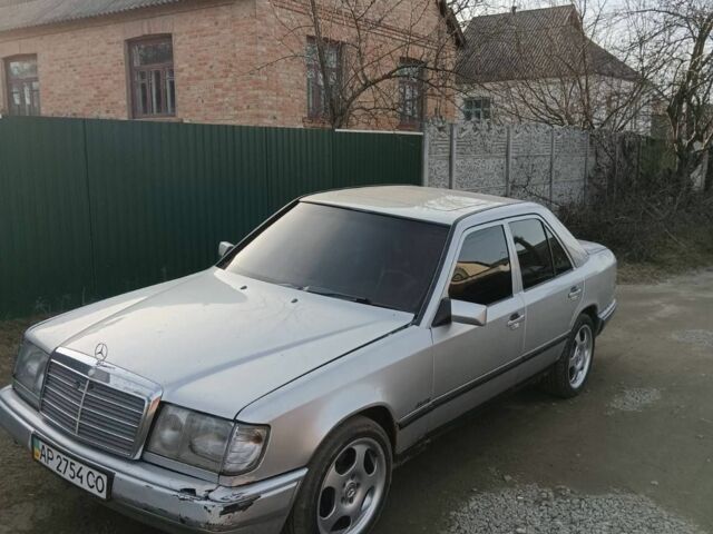 Сірий Мерседес 260, об'ємом двигуна 2.6 л та пробігом 400 тис. км за 600 $, фото 1 на Automoto.ua