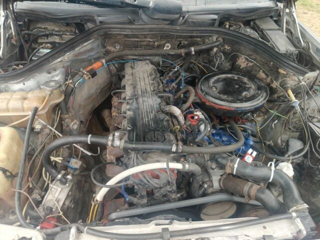 Серый Мерседес 260, объемом двигателя 3 л и пробегом 2 тыс. км за 1050 $, фото 6 на Automoto.ua